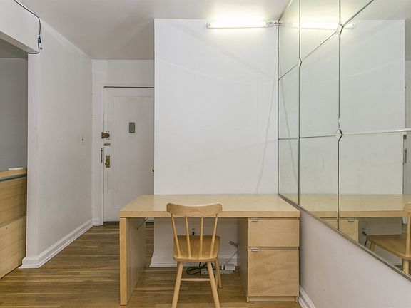 3rd image of 26-15 Parsons Blvd APT 6B