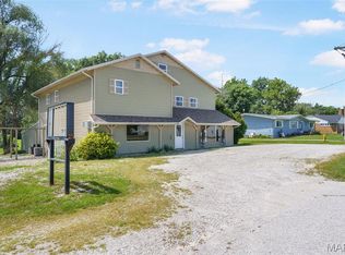 1106 E Lafayette St, Edina, MO 63537