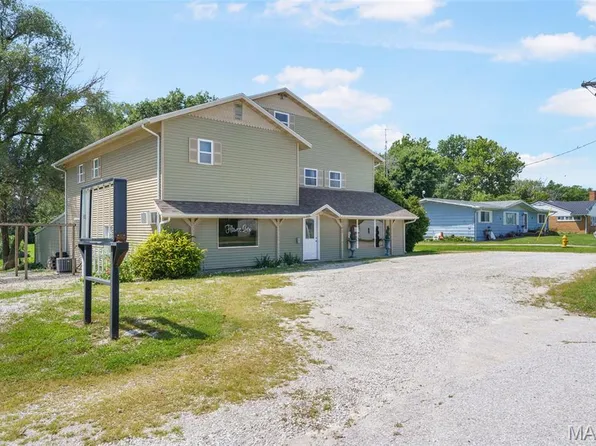 1106 E Lafayette St, Edina, MO 63537