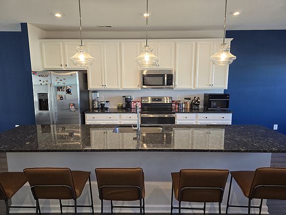 4th image of 9243 Magellan Pkwy #B