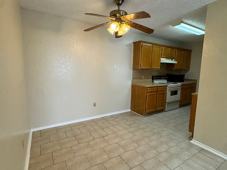 4520 Mizzenmast Ct — Photo 2