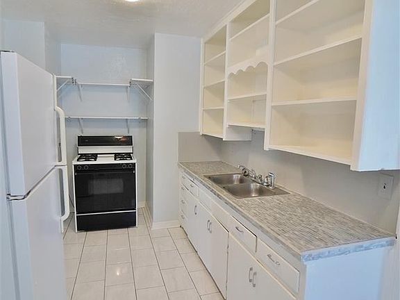 5th image of 1124 Arkansas St