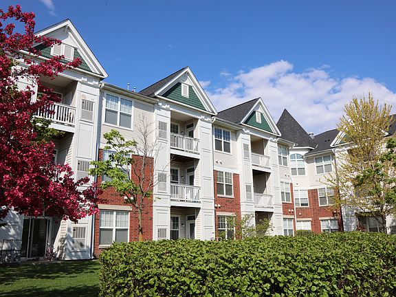 5th image of 704 Greenwood Cir #103-211
