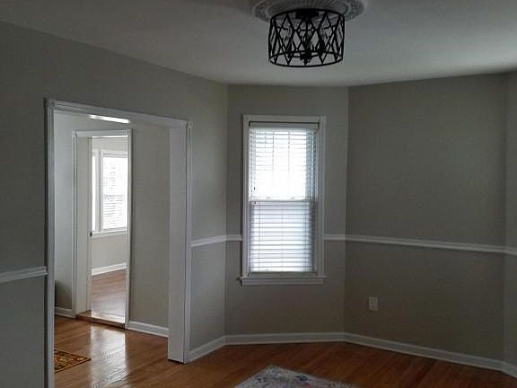 5th image of 209 Willard Ave