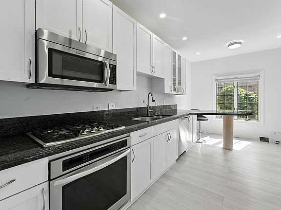 2nd image of 427 Ashbury Dr