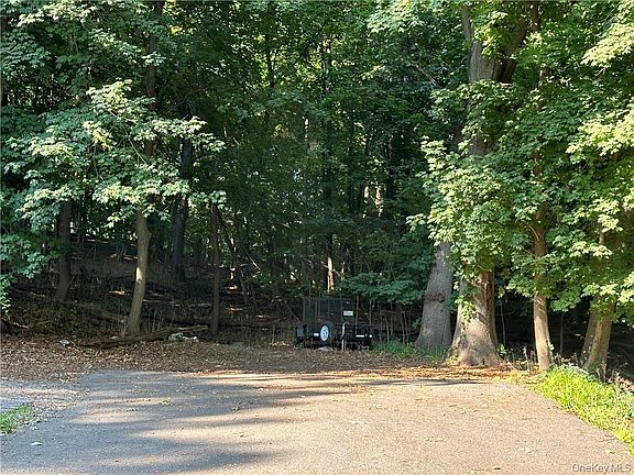 3rd image of 10-13-75 Dickinson Avenue
