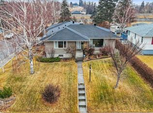 3204 W 24a St SW, Calgary, AB T3E 1W7