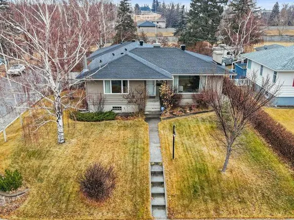3204 W 24a St SW, Calgary, AB T3E 1W7