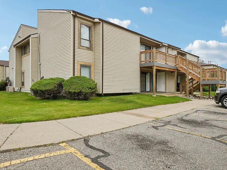 Kimberly Club Apartments — Photo 82