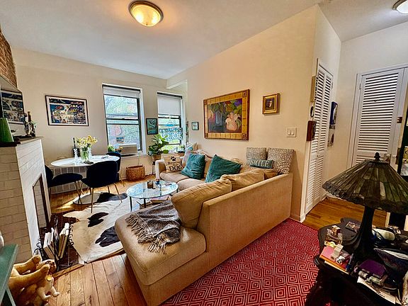 3rd image of 137 W 95th St APT 3F