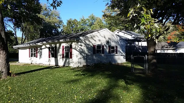 1204 Centennial Dr photo 1