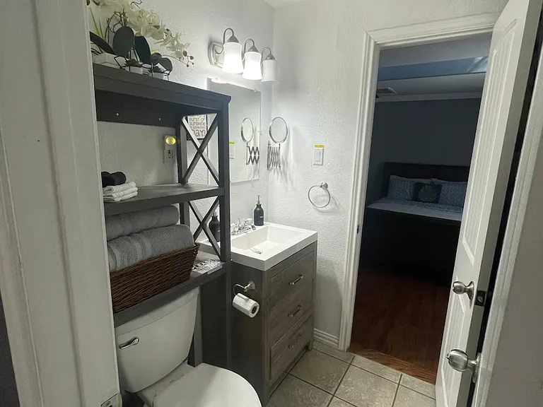 1012 Hilltop Dr #B — Photo 3