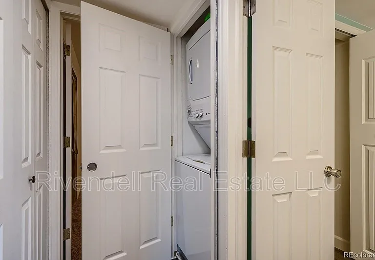 1215 S Gilbert St — Photo 8