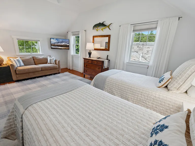 43 Greenleaf Ln — Photo 25