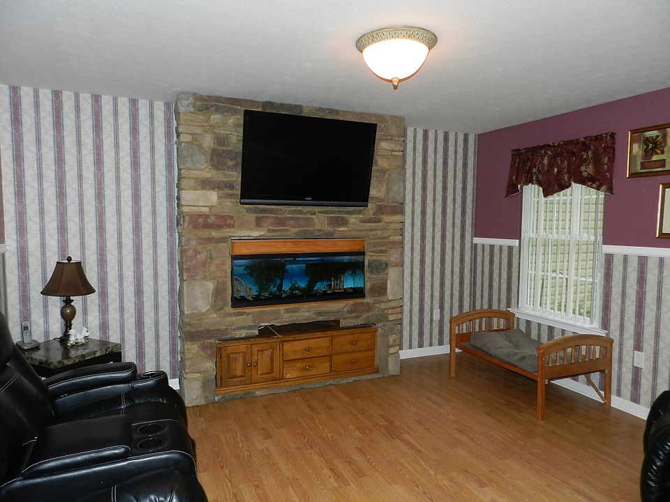 1st image of 297 Donner Dr