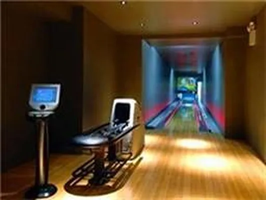 Rented by Douglas Elliman | media 38