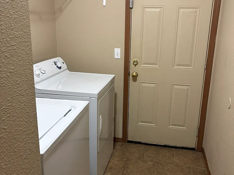 240 Sage St — Photo 10