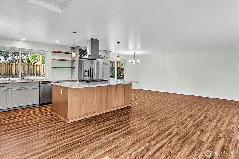 3rd image of 7902 89th Avenue SW