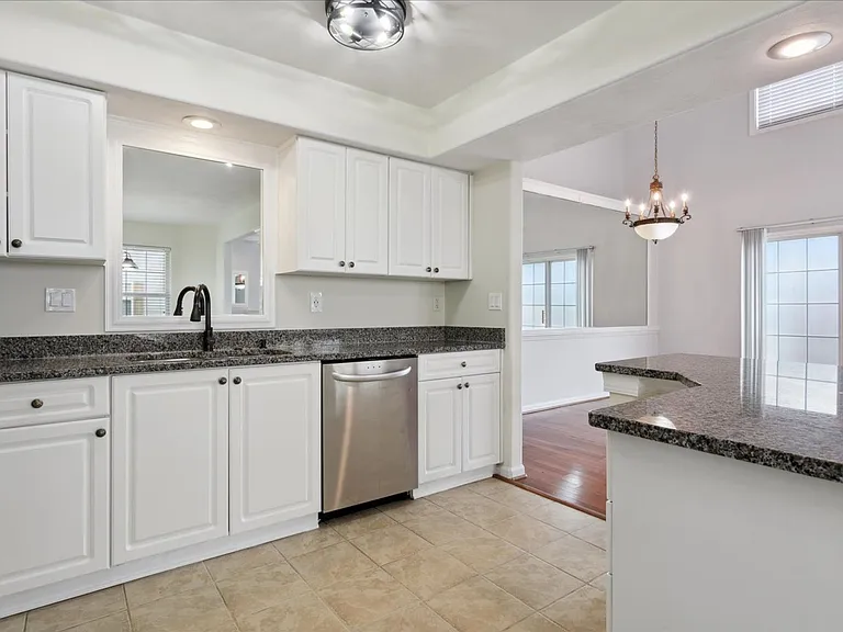 107 Post Oak Rd — Photo 9