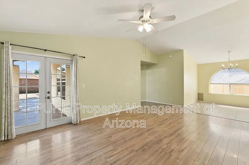 3 bed, 2.0 bath, 1283 sqft, $2,099 — Photo 3