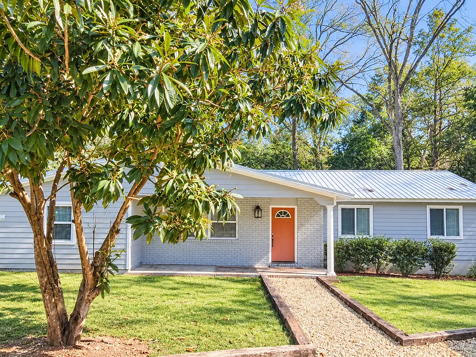 221 Bamboo Dr