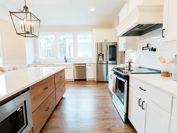 Gourmet kitchen