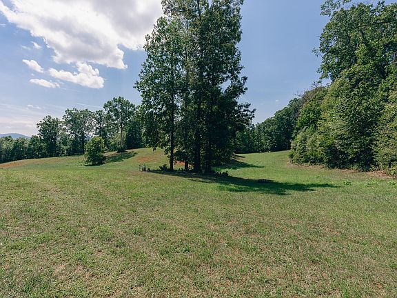 3rd image of 366 Beecher Ln