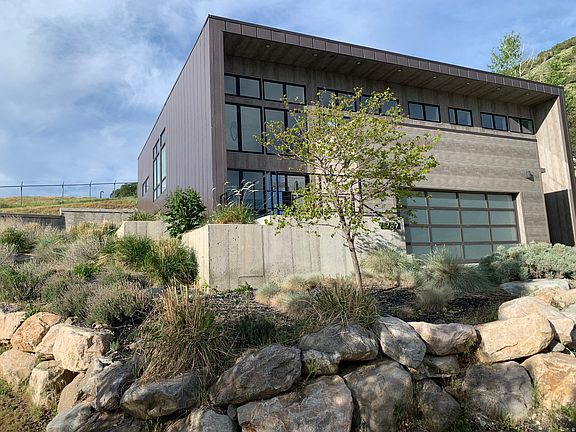 4th image of 1789 Mount Logan Dr