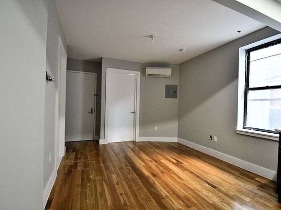 3rd image of 2781 Claflin Ave #3B