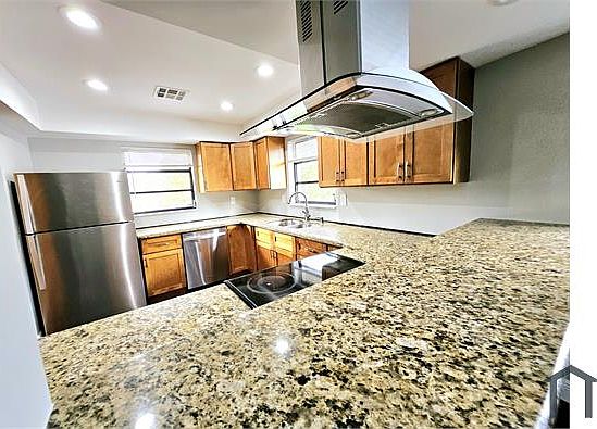 5th image of 511 SW 15th St #B