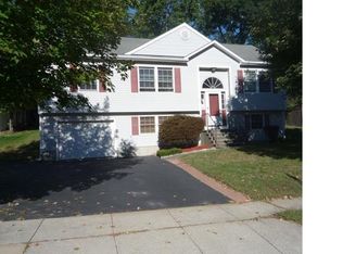 52 Fox Run Ln, Groton, CT 06355