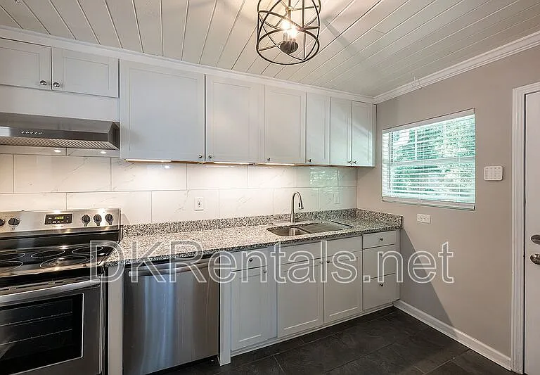 2874 Blount St — Photo 17
