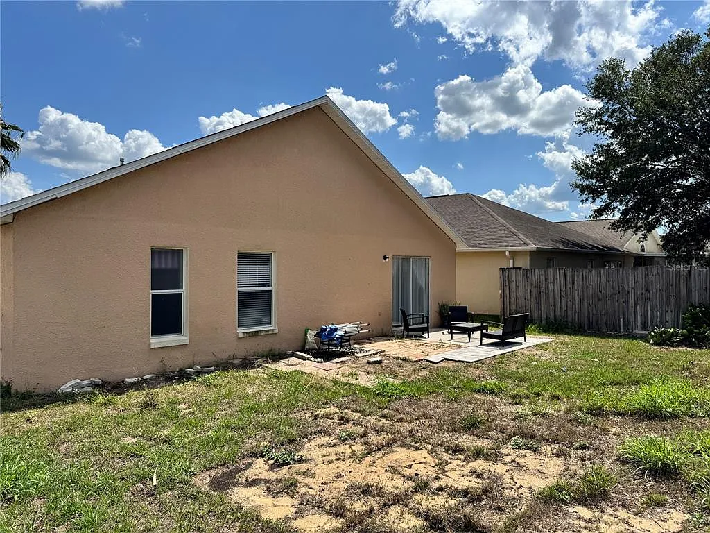 3 bed, 2.0 bath, 1582 sqft, $1,975 — Photo 2