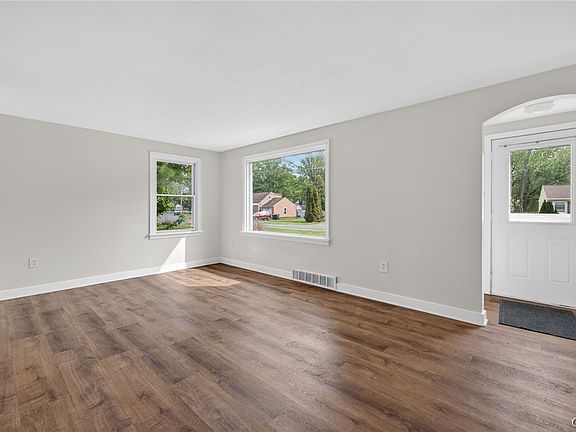 4th image of 437 Church St