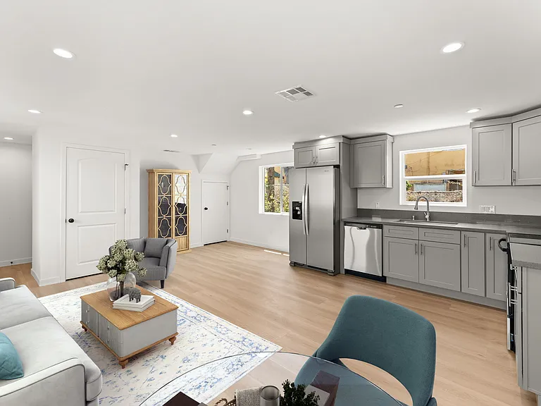 1033 W 91st St #A — Photo 4