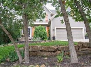 7618 Forest Park Dr, Shawnee, KS 66217