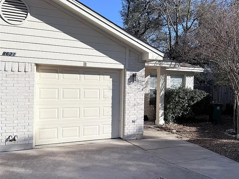 8621 Talyne Chaise Cir #B — Photo 2