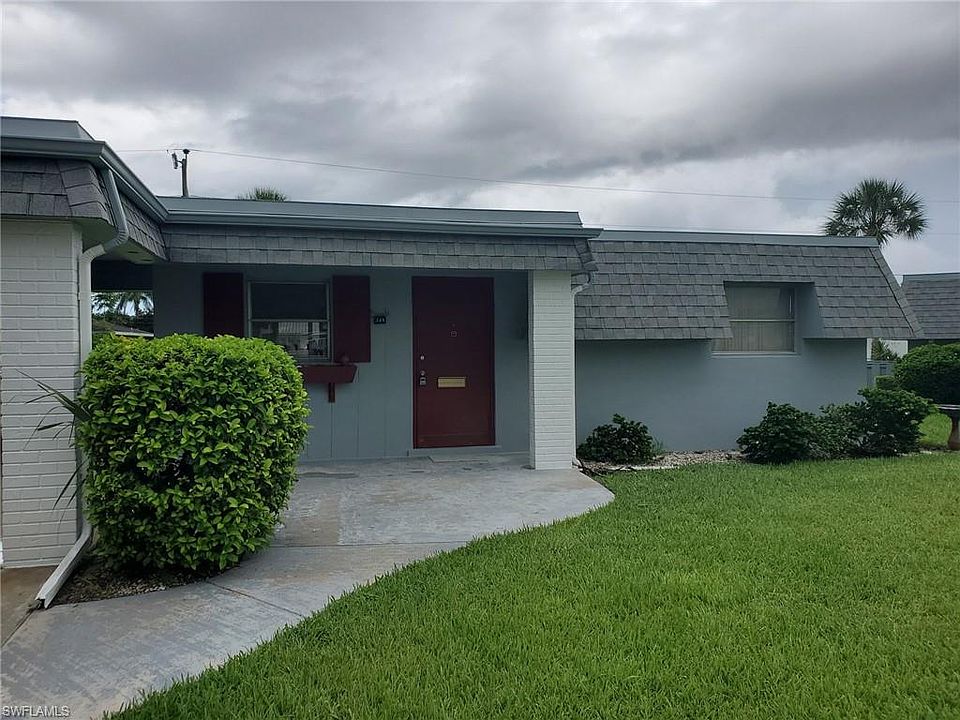 1st image of 348 Easton Ct