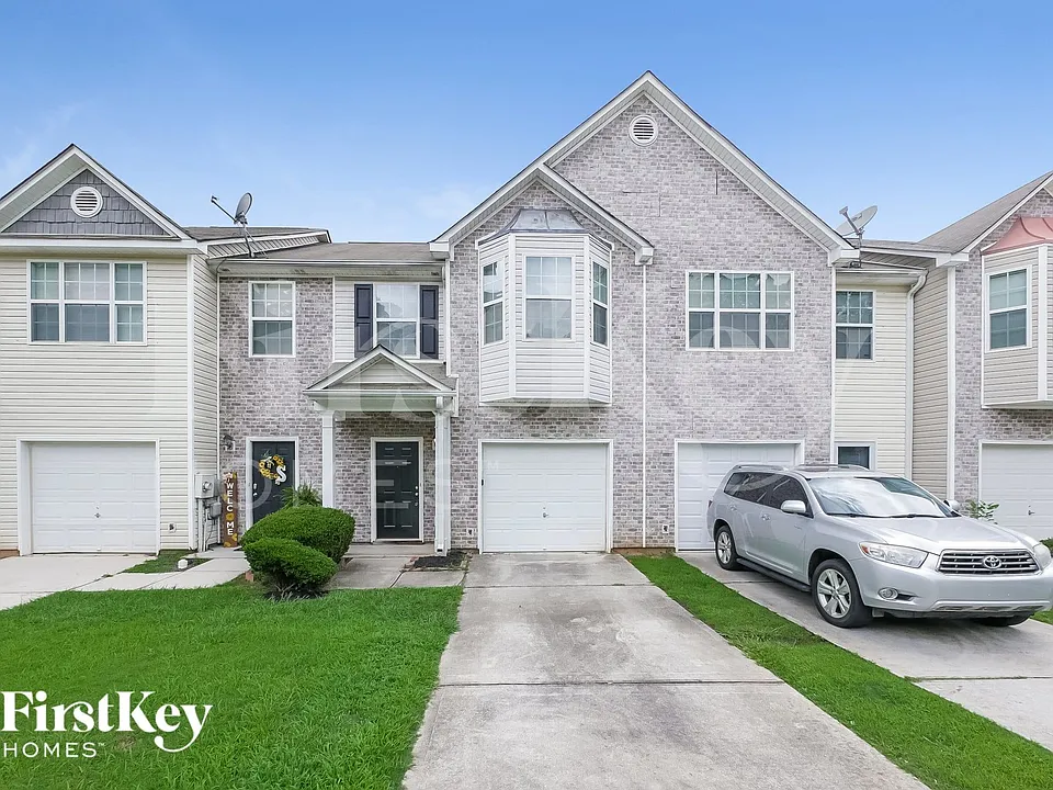 562 Maggie Ln
