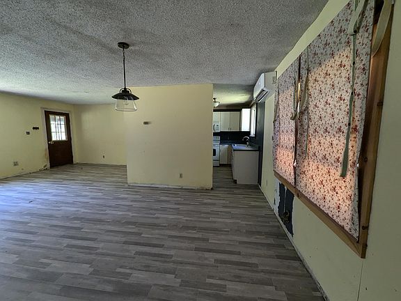 5th image of 103 Hilton Ter