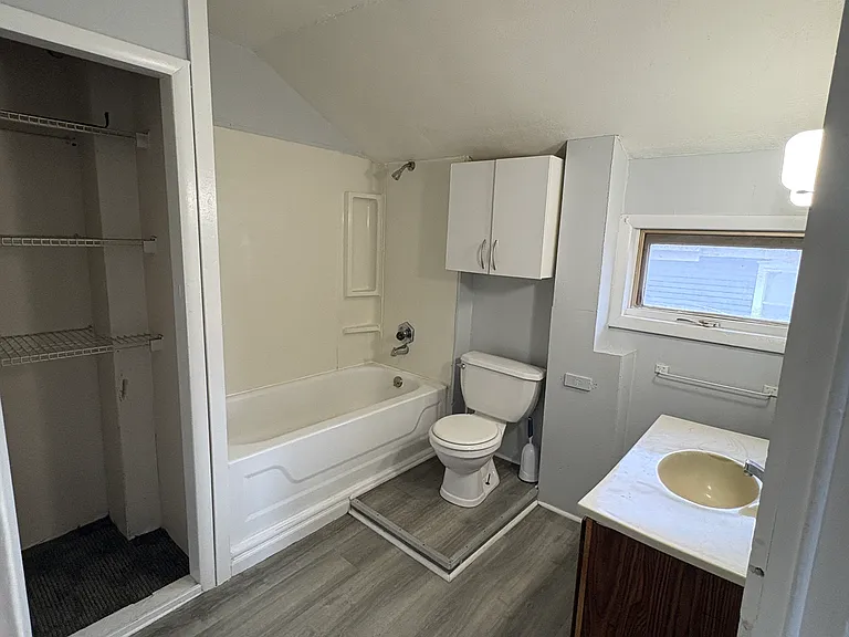 290 W 7th St #1 — Photo 7