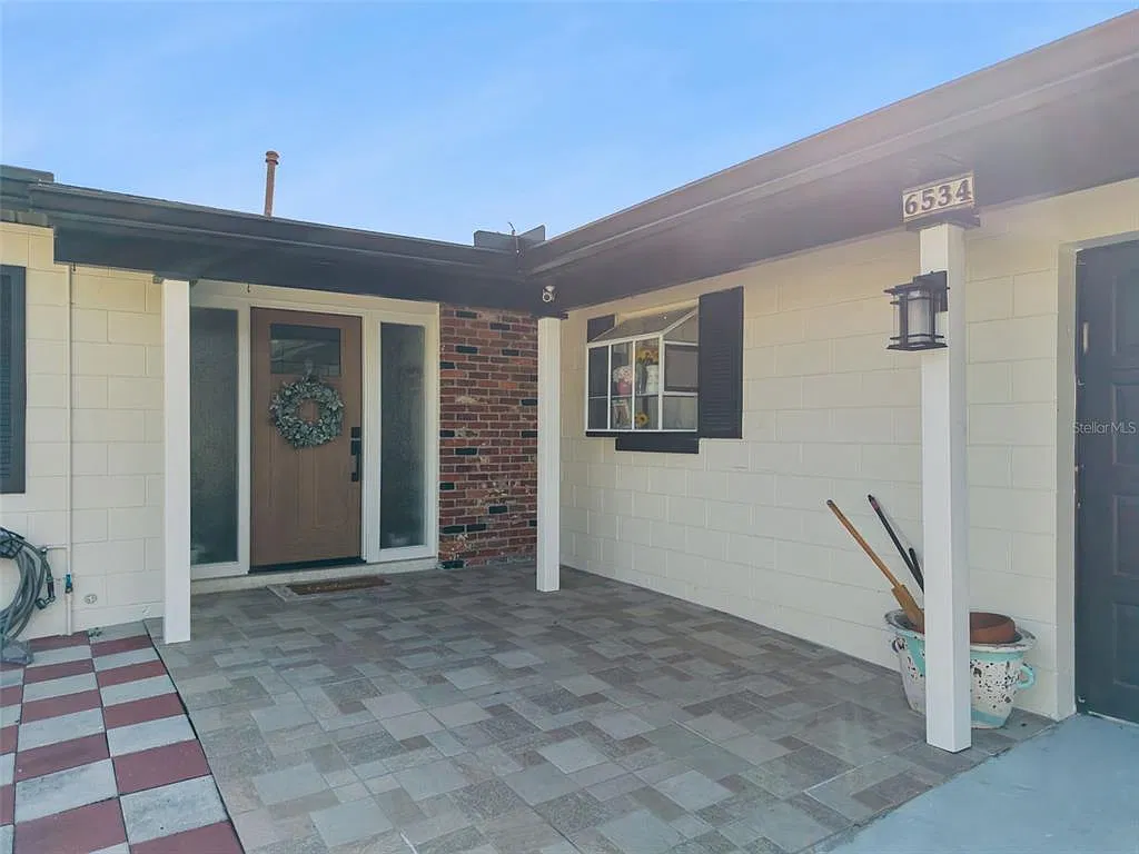 4 bed, 3.0 bath, 2040 sqft, $3,600 — Photo 3