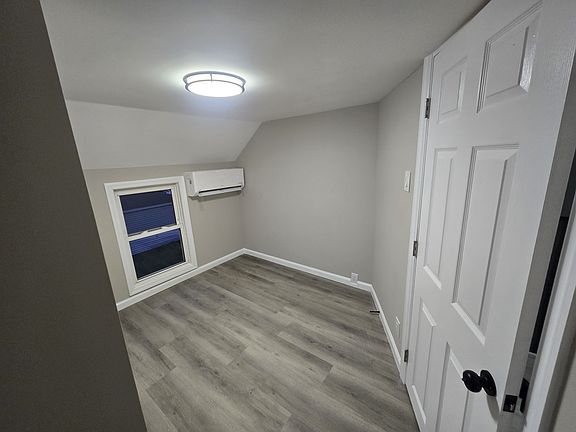 4th image of 17 Maple Ave