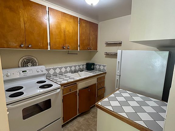 4th image of 4121 11th Ave NE #305