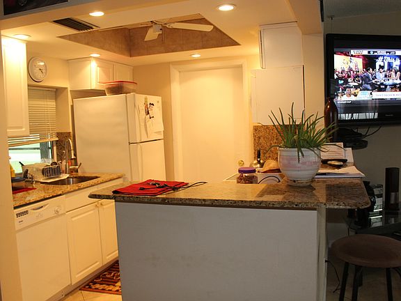 4th image of 1008 W Ocean Drive