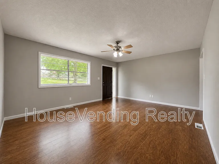 2214 Highland Rd — Photo 3
