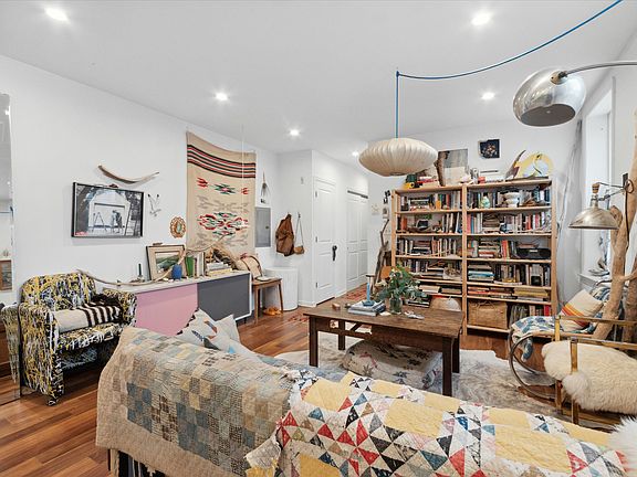 5th image of 2442 Cedar St #2R