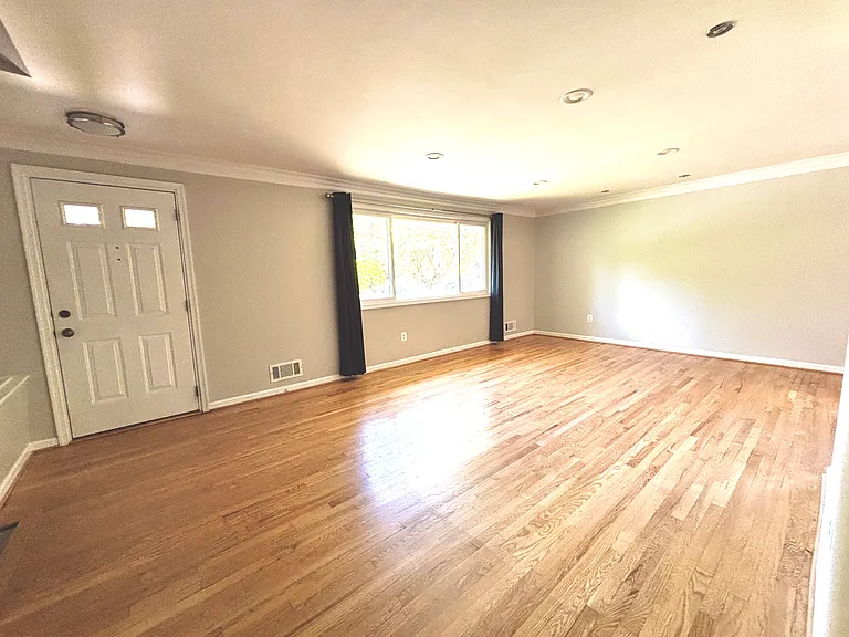 2405 Lillian Dr — Photo 3