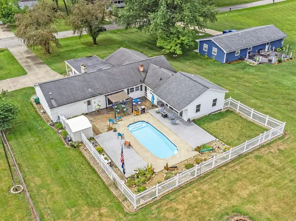 1515 Isaac McCoy Dr, Niles, MI 49120