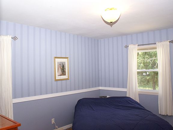 3rd image of 301 Sherrie Ln